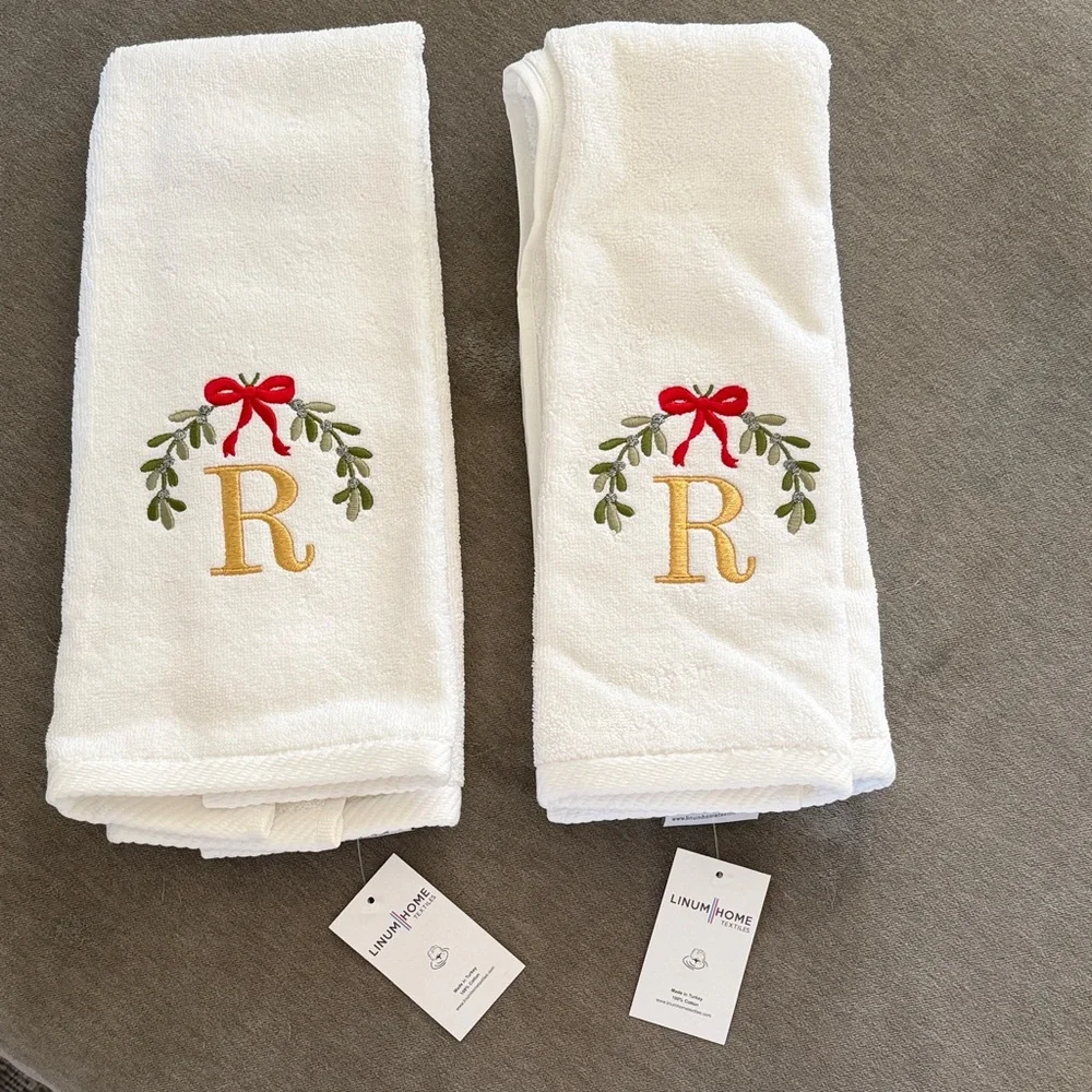 NWT White Monogrammed R Hand Towels